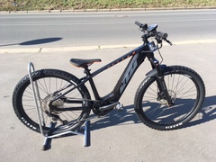 Juniorské elektrokolo KTM Macina Team 672, černé
